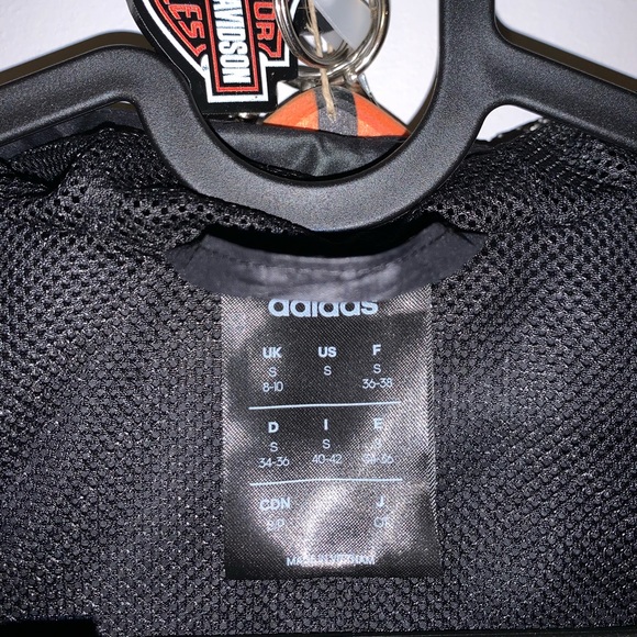 ADIDAS Wind Breaker - Picture 2 of 3